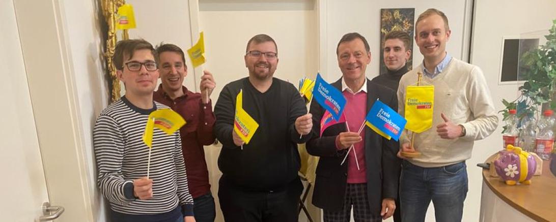 V.l.n.r.: Dorian Jaumann, Markus Wagner, Tim Ludwig, Dr. Mark Tanner, David Adamczyk (alle FDP Donau-Ries), Henrik Hecht (FDP Günzburg)