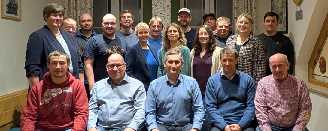 Die Kandidatinnen und Kandidaten der SLO bei ihrer Nominierungsversammlung in  Heuberg am 23. November 2025.