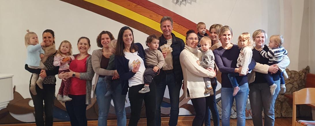 Spendenübergabe krabbelgruppe