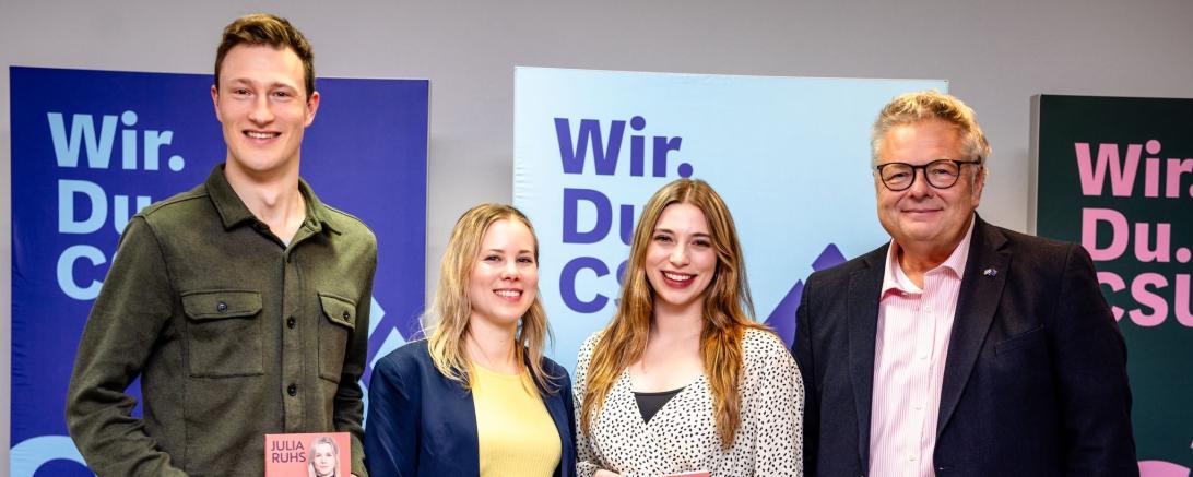 Die Teilnehmer des Podiums von links nach rechts: Marco Pulci, Julia Ruhs, Samantha Simbeck und Alex Dorow, MdL.