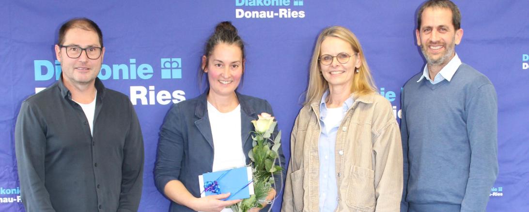 Sarah Miesbauer (zweite von links) wurde vom Landesamt für Pflege ausgezeichnet.