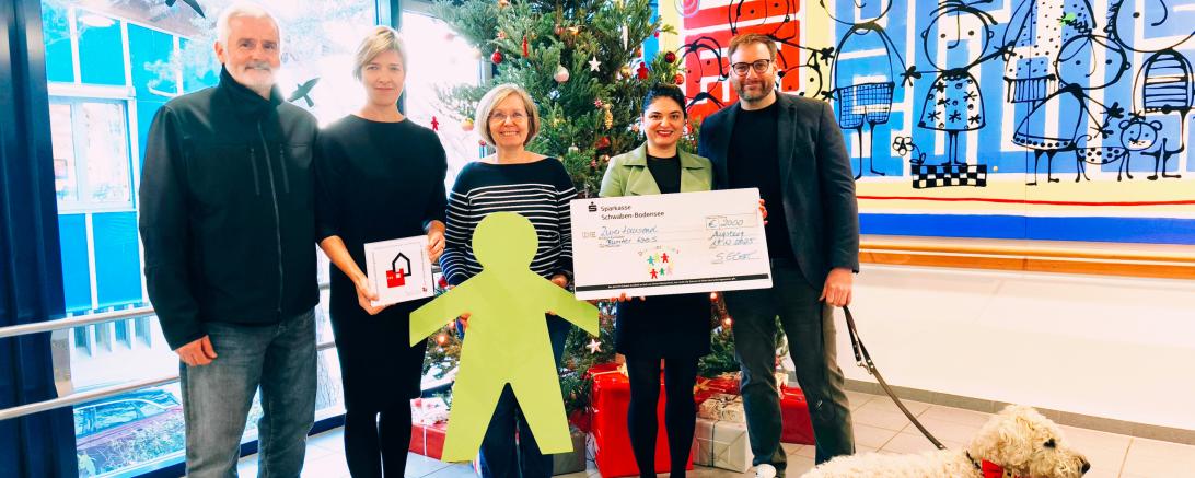 Übergabe des Spendengeldes an die Augsburger Hilfsorganisation „Der Bunte Kreis“.