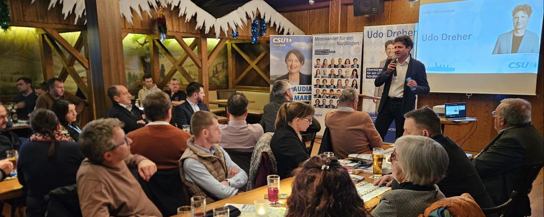 Im voll besetzten Gastraum des Pfäfflinger Gasthofs präsentierte OB-Kandidat Udo Dreher sich und seine Ideen für ein lebendiges Nördlingen.