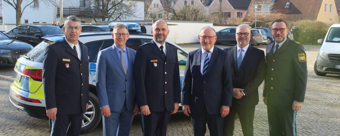 V.l.n.r.: Polizeivizepräsident Michael Riederer, Landrat Stefan Rößle, Polizeihauptkommissar Josef Mayer, Erster Polizeihauptkommissar Peter Grießer, Rains Erster Bürgermeister Karl Rehm, Polizeipräsident Martin Wilhelm