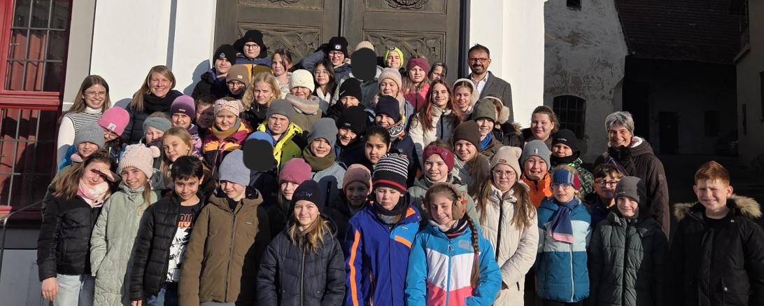 4. Klassen besuchen die Verwaltungsgemeinschaft Wemding 