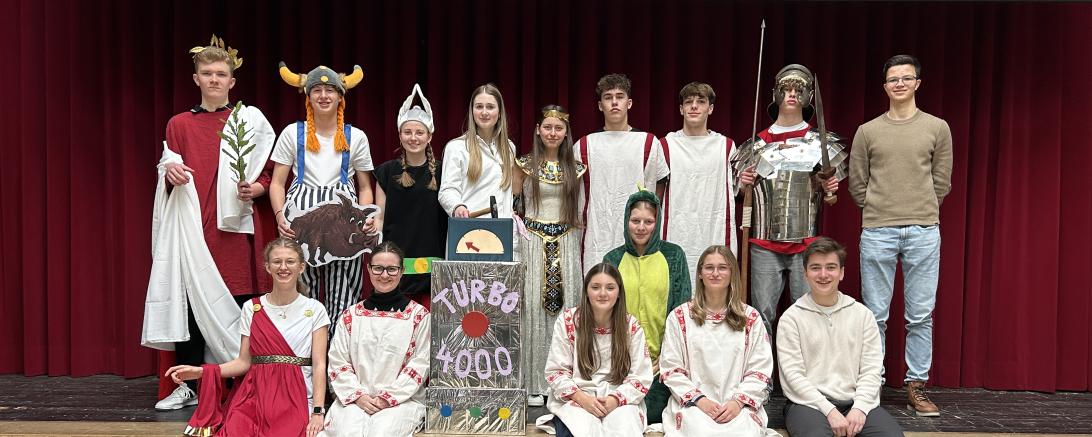 Die Schüler des P-Seminars „Römertag“ organisierten einen spannenden Ausflug in die Antike für Viert- und Fünftklässler. 