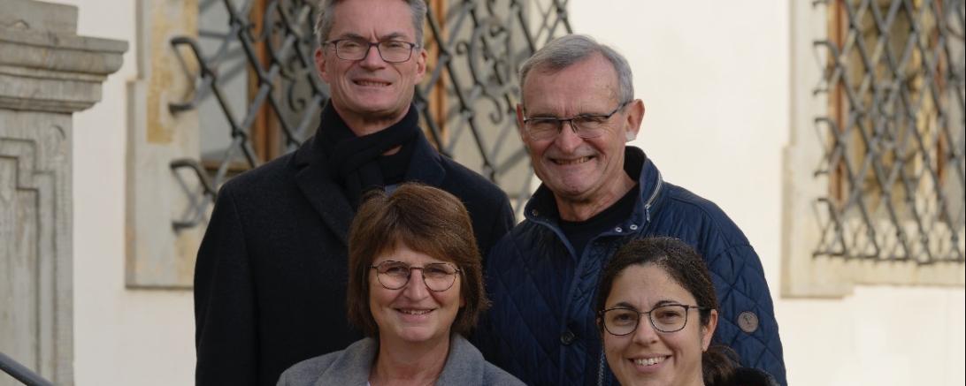 Auf dem Foto sind zu sehen (von links): Günter Simon, 1. Vorsitzender, Petra Wagner, Schriftführerin, Helmuth Wiedenmann, Schatzmeister, Funda Wittich-Sörgel, 2. Vorsitzende.