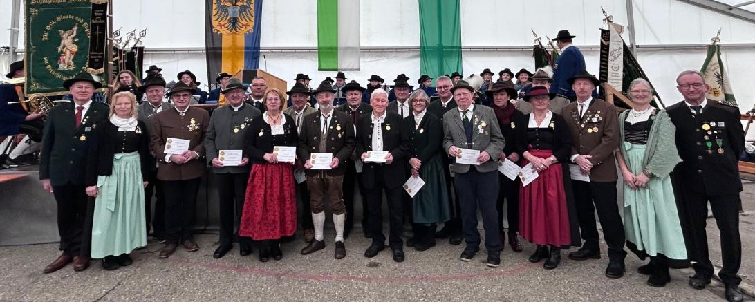 Schützen aus dem Schützengau Donau-Ries, denen an der Sebastianifeier 2026 der Sebastianiorden in Großgold verliehen wurde. 