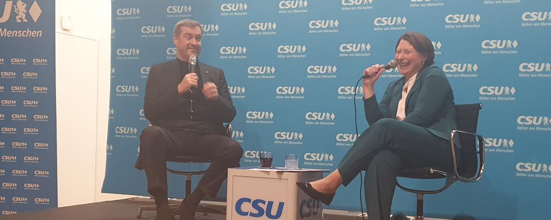 In entspannter Stimmung sprachen Dr. Markus Söder und Claudia Marb über verschiedene Themen.