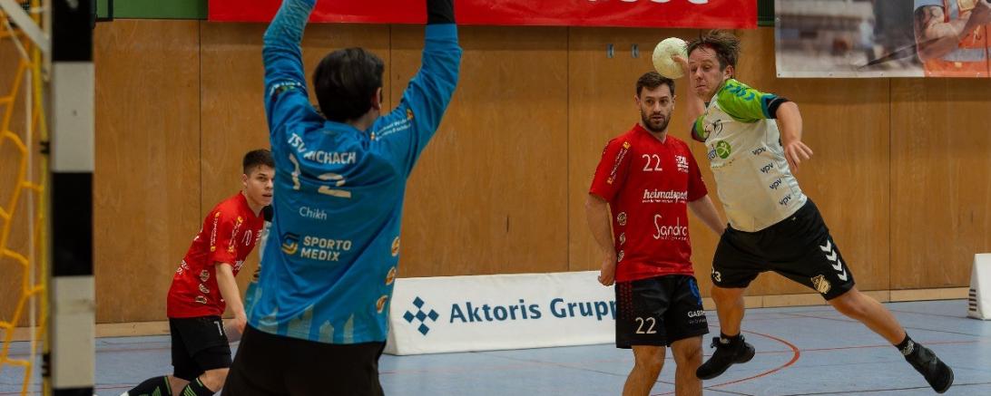 Die TSV-Handballer (mit Jago Heinisch am Ball) spielen auch am kommenden Wochenende wieder um wichtige Punkte im Abstiegskampf.