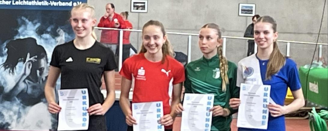 Viktoria Zajitschek (r.) zeigte einen guten Weitsprung-Wettkampf.