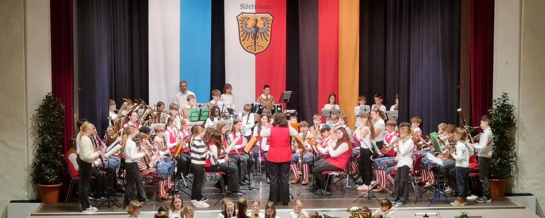Die Bläserklassen sowie das Vororchester der Knaben- und Stadtkapelle präsentierten beim Frühlingskonzert im voll besetzten Stadtsaal Klösterle ein abwechslungsreiches Programm und erhielten dafür großen Applaus vom Publikum.