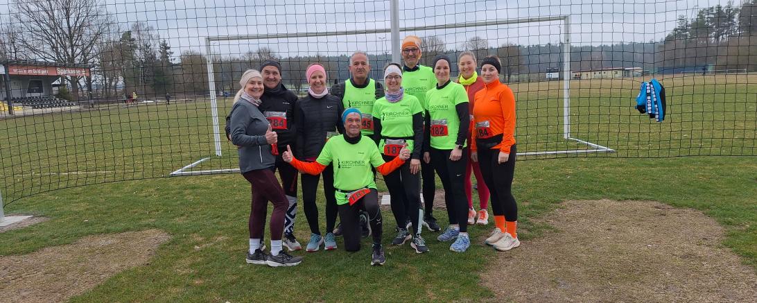  vorne Hans Niederhuber, dahinter von links: Ingrid Hlawatsch, Robert Meyer, Julia Blenn, Hans Sing, Sandra Dollmann, Helmut kaumeier, Carola Schmidt, Eva Dießenbacher und Lena Engelhardt.