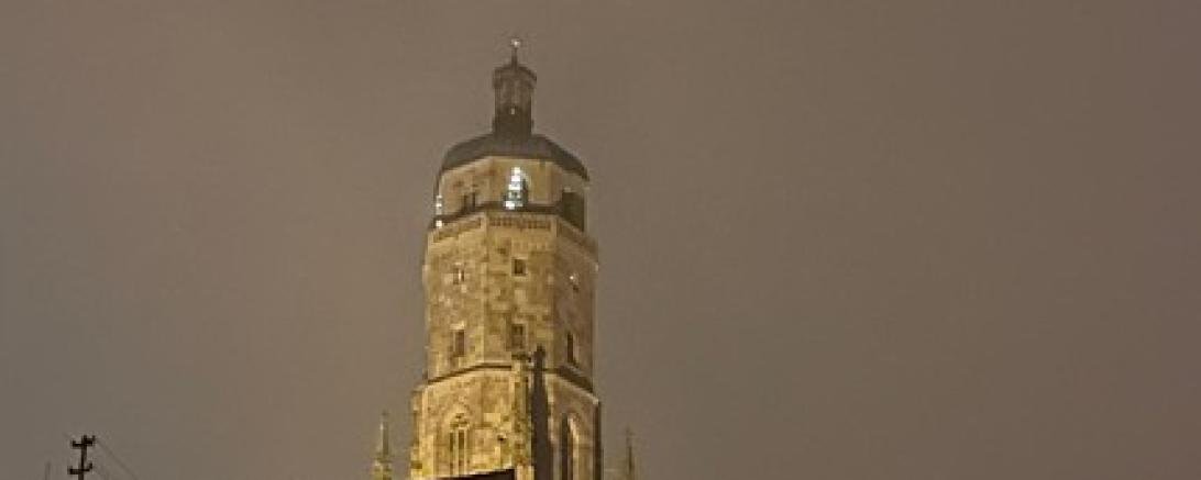 In Nördlingen wird zur  Earth Hour die Beleuchtung am Daniel abgeschaltet.