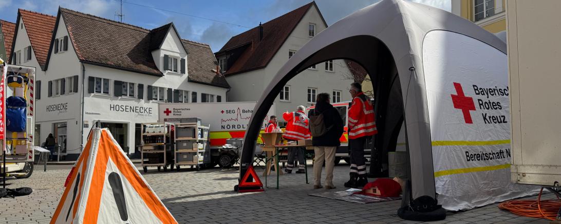 Das Bayerische Rote Kreuz präsentierte sich auf dem Nördlinger Frühjahrsmarkt.