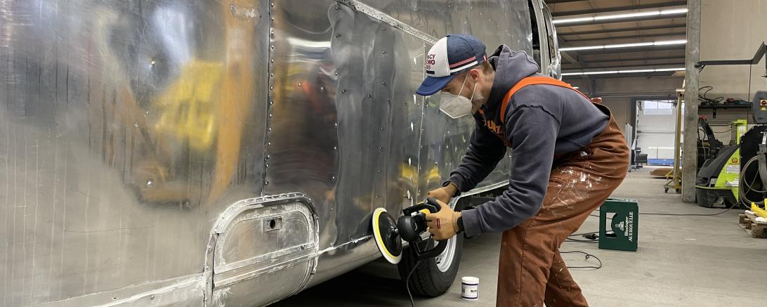 Jeder Camper wird in Handarbeit bearbeitet.