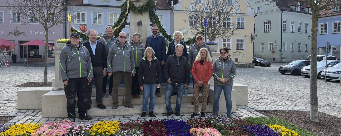 Über 1.000 Frühlingsblumen für Wemdings historische Innenstadt