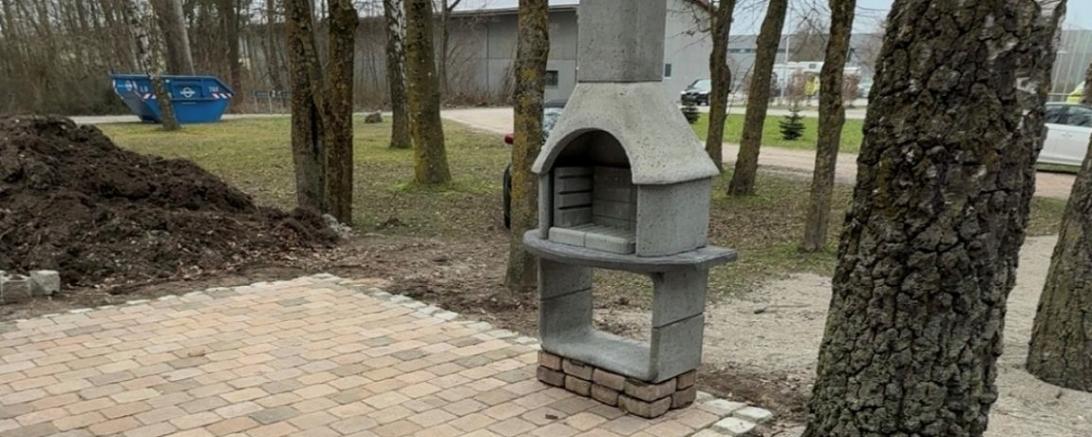 Der neue Grillplatz beim Jugendtreff Bäumenheim.