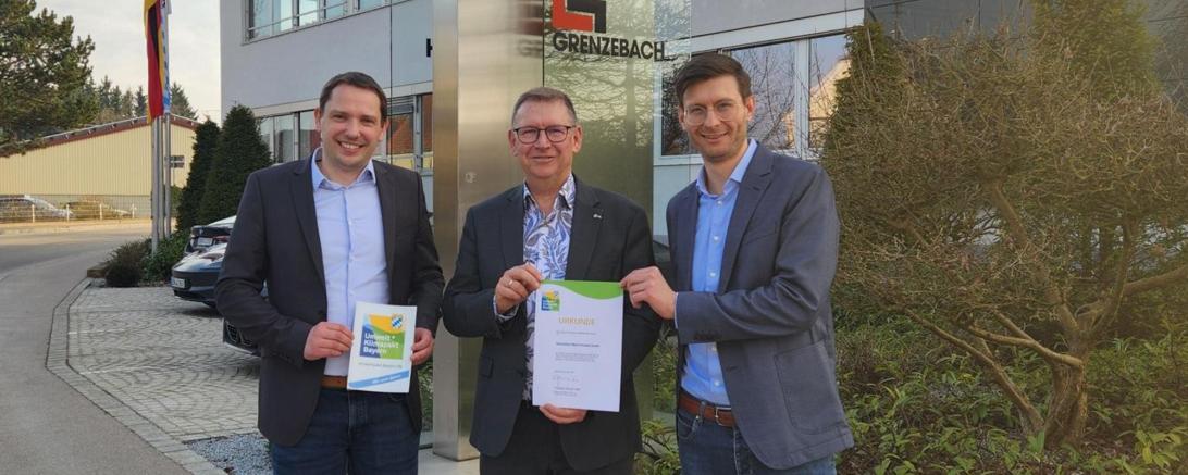Von links: Moritz Ückert, COO Grenzebach Gruppe, Stefan Rössle, Landrat Donau-Ries, Daniel Kornreiter, Manager Sustainability & Quality Grenzebach Gruppe 