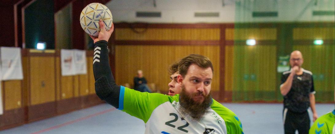 Die Bezirksliga-Herren (mit Matthias Klement) treten an diesem Sonntag in der Sporthalle am Stauferpark in Donauwörth gegen den TSV Schwabmünchen II an.