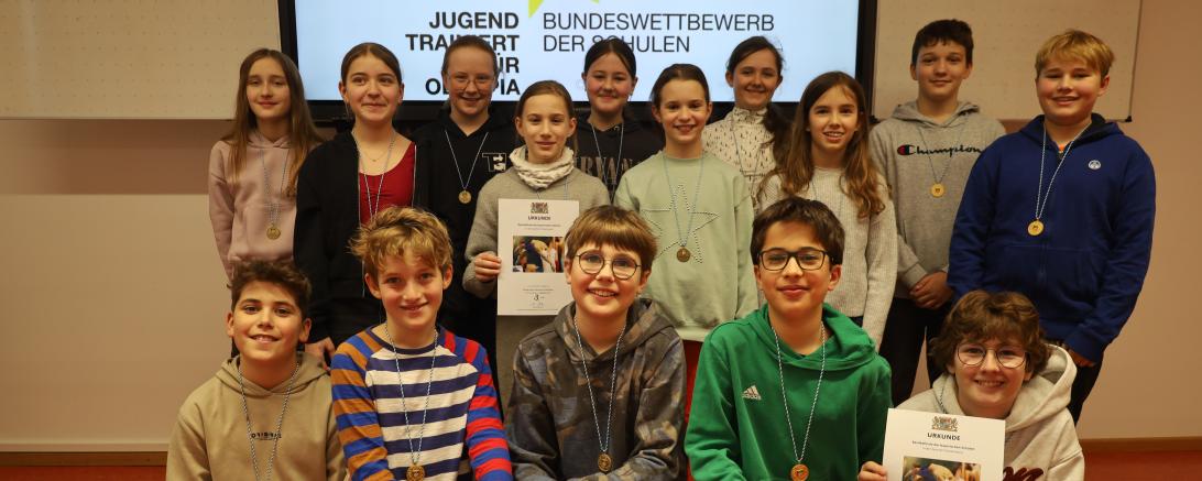 Die Schulmannschaften Schwimmen des Theodor-Heuss-Gymnasiums Nördlingen zeigten tolle Leistungen beim Bezirksfinale.