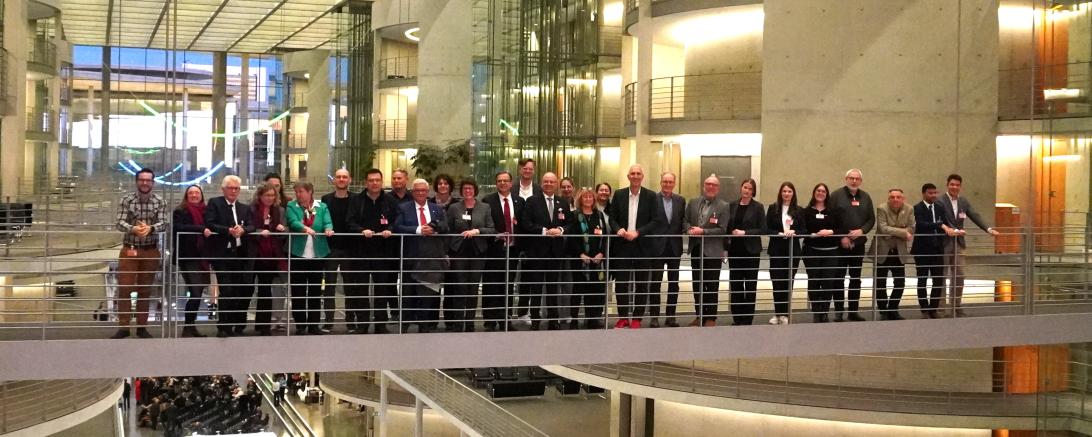 Vertreterinnen und Vertreter der deutschen und einiger europäischer UNESCO Global Geoparks beim Emp-fang im Paul-Löbe-Haus, Berlin (Bundestag)