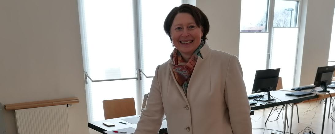 Claudia Marb bei der Stimmabgabe. 