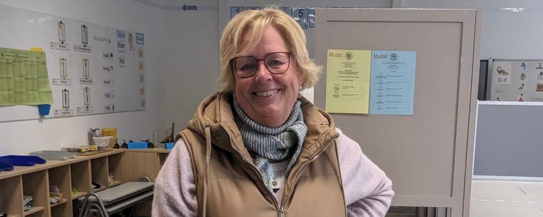 Bärbel Stahl bei der Stimmabgabe. 