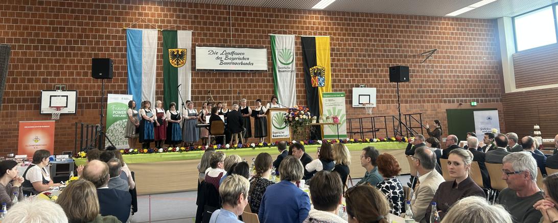 Beim Landfrauentag in der Wörnitzhalle in Harburg waren gut 700 Gäste anwesend. 
