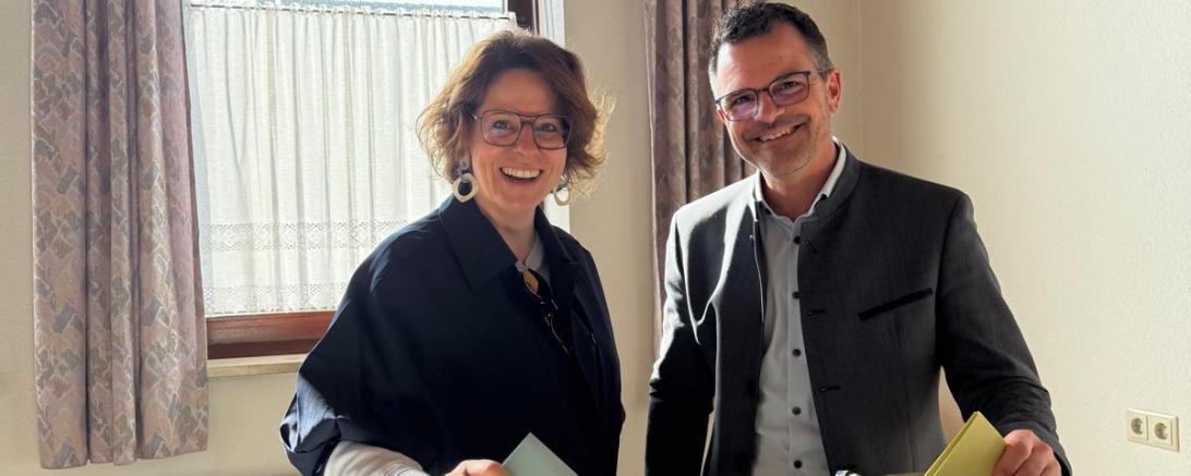 Jürgen Sorré gemeinsam mit seiner Frau Claudia bei der Stimmabgabe. 