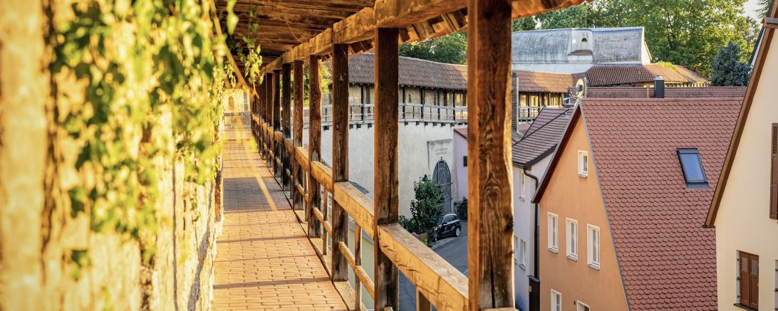 Wehrgang an der Stadtmauer zwischen Deininger und Löpsinger Tor. 