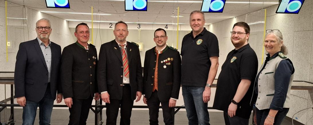 v.l.n.r.: 1. Bürgermeister und Schützenkommissar Karl Rehm, 1. Schützenmeister Christian Pelz, 2. Schützenmeister Stefan Gayr, 1. Sportwart Matthias Grünwald, Schatzmeister Thomas Göbel, 1. Schriftführer Julian Dreier, 1. Gauschützenmeisterin Heike Wildfeuer-Fick