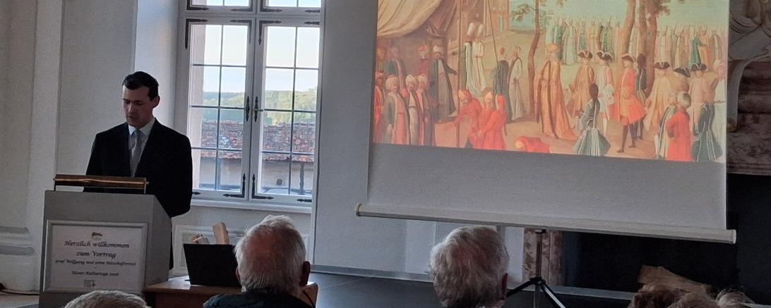 links Tobias J. Bidlingmaier und rechts auf dem Bild Graf Wolfgang (Mitte) vor der Audienz beim Sultan.