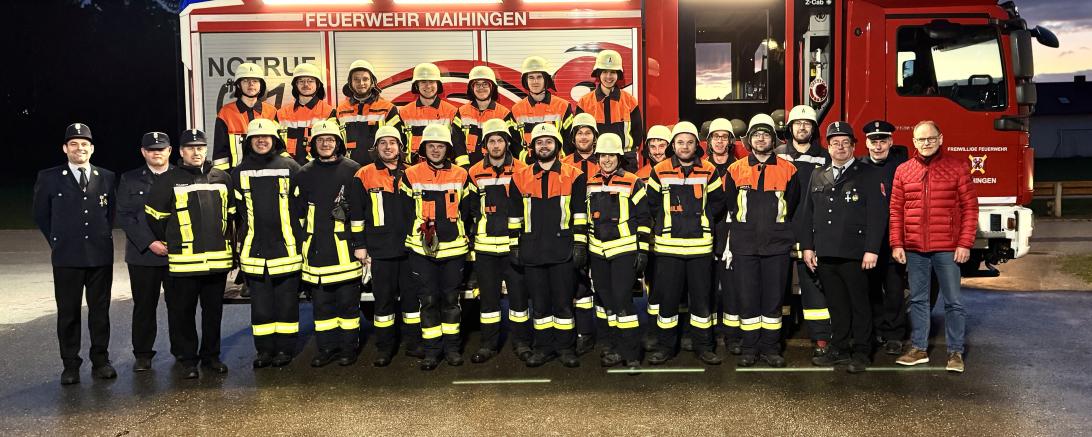 Hinten: Benedikt Wolf (Stufe 1), Moritz Huber (1), Robin Stoller (3), Benedikt Thum (1), Benno Mielich (1), David Kraut (1) und Johannes Wolf (1). Vorne: 1. Kommandant Christoph Mayer, Schiedsrichter Sven Hofmann und Markus Lechner, Sebastian Haas (5), Sebastian Bruckner (4), Lukas Seitz (5), Ben Stoller (1), Johannes Wolf (4), Fabian Kotz (5), Christian Roland (5), Alexandra Wallner (2), Florian Steinmeyer (4), Marco Stoller (3), Michael Hach (6), Lukas Stimpfle (2), Maximilian Hofmann (6), 2. Kommandant S