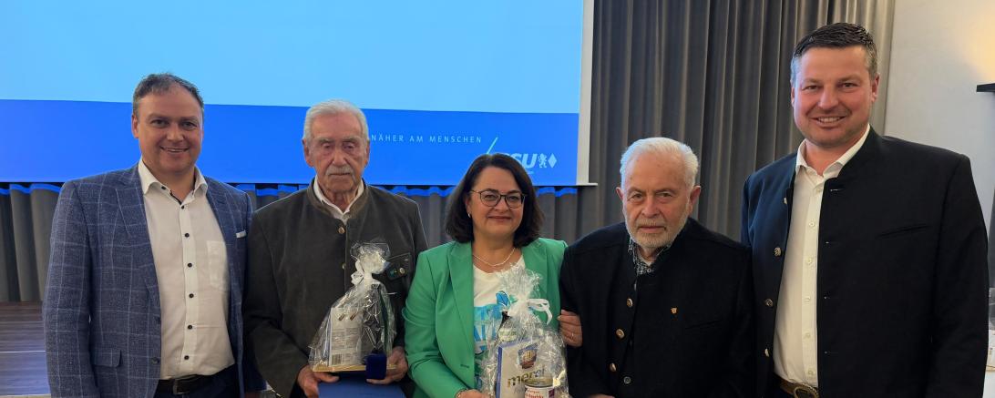 Auf dem Foto sind u. a. die Geehrten für 60 Jahre Mitgliedschaft. Von links nach rechts: CSU Ortsvorsitzender Daniel Petrasch, Alfred Nobel, Gemeinderätin Christine Riepold, Hans Reiner und der designierte Bürgermeister Stephan Kreuzer.