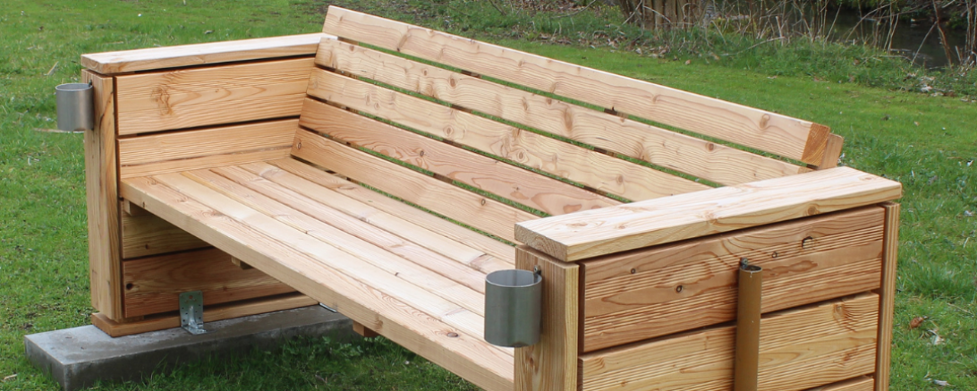 Neue Bänke sorgen für Sitzgelegenheiten rund um die Weiher.