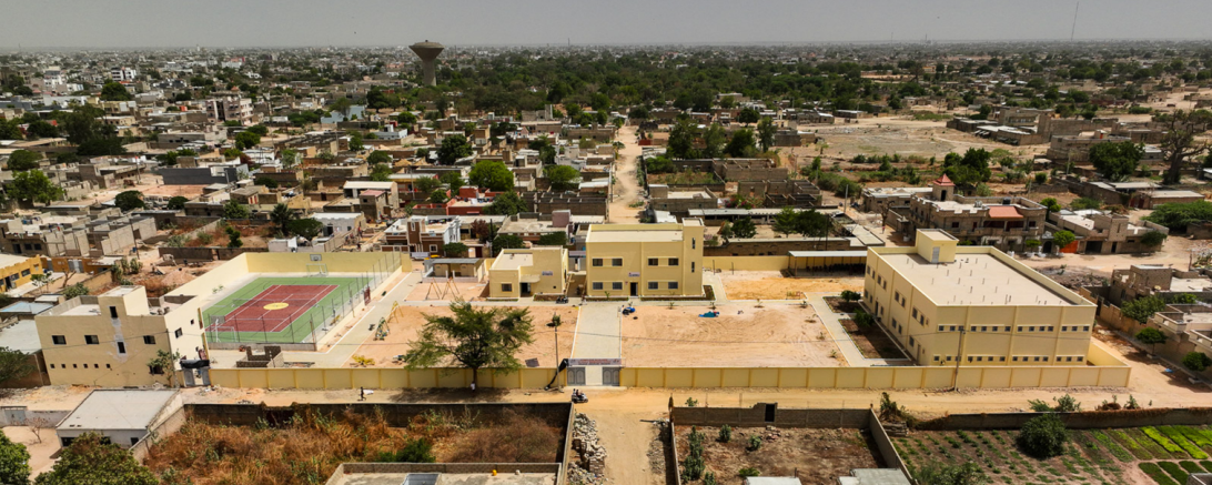 Über 300 Tage im Jahr scheint die Sonne in Kaolack – dank dem Kreisjugendring Donau-Ries wird diese Ressource im Bildungskomplex der Elhadj Mamadou Diouf Stiftung künftig genutzt.