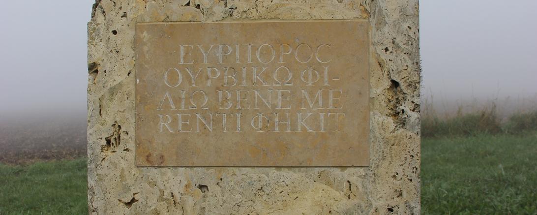 Urbicus-Inschrift auf einem Gedenkstein bei Maihingen