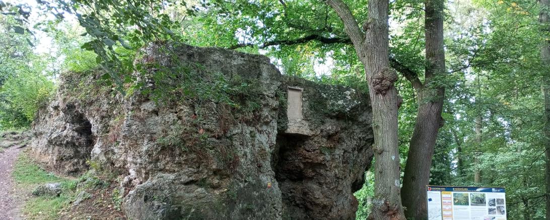 Der Hexenfelsen ist im Riessee entstanden