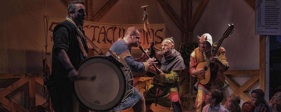 Mit Spielfreude und instrumentaler Vielfalt lädt Spectaculatius das Publikum direkt zum Mitmachen ein.