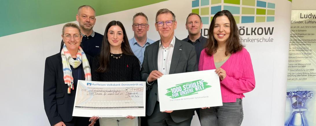 Spendenübergabe an der Ludwig-Bölkow-Berufsschule für „1000 Schulen für unsere Welt“