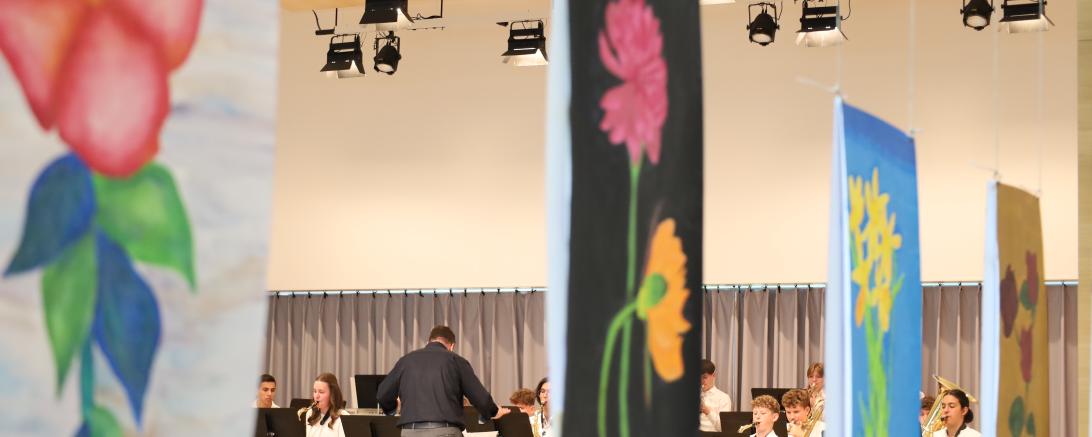 Musik und Kunst verschmelzen zu einem einzigartigen Erlebnis, wenn die Big Band des THG Nördlingen und die Fachschaft Kunst zum Jazz-Kunst-Abend einladen. 