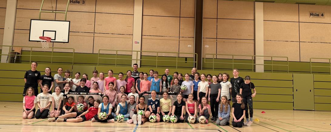 Viel Freude am Fußball wurden den Fünftklässlerinnen am THG Nördlingen bei einer Sportstunde durch den TSV Nördlingen vermittelt.