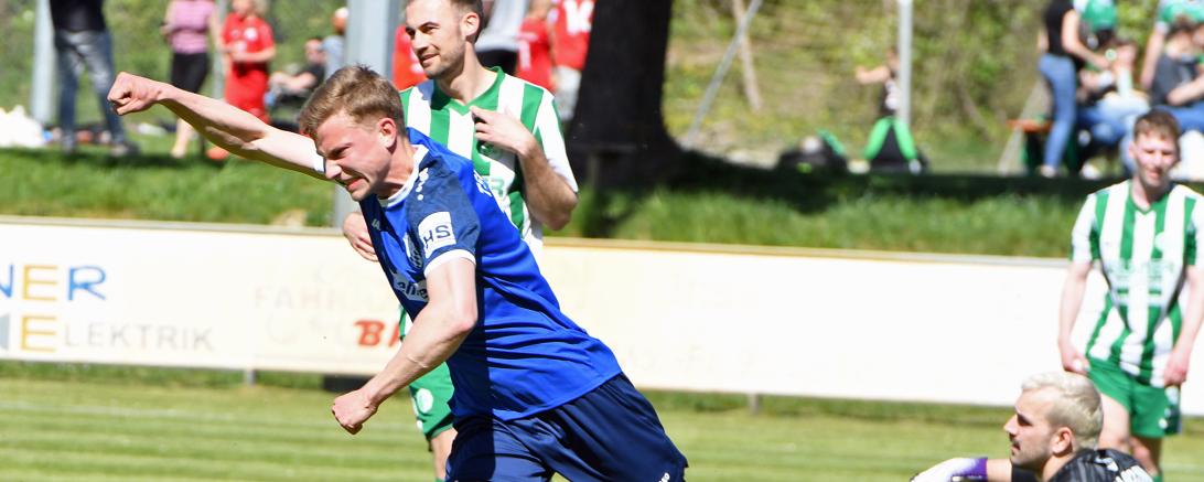 Maximillian Schmidt nach seinem 2:3-Anschlusstreffer - er läutet damit die Aufholjagd ein