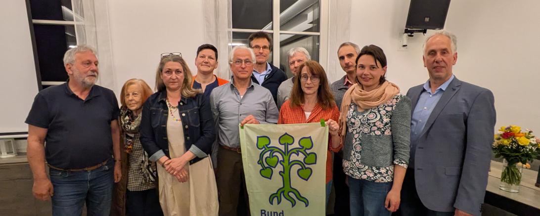 V.l.n.r.: Rudi Schubert (stv. Vorsitzender) - Gerda Fischer (Ehrenschatzmeisterin) - Ilona Seel (Kassenprüferin) - Steffi Ries (Beisitzerin) - Stefan Kolonko (Beisitzer) - Hans-Christian Pfäffle (stv.Vorsitzender) - Jürgen Schittenhelm (Schriftführer) - Angelika Angermeyer (neue Schatzmeisterin) - Uwe Beierlein (Beisitzer) - Sarah Hoinle (Beisitzerin)  - Alexander Helber (Vorsitzender)