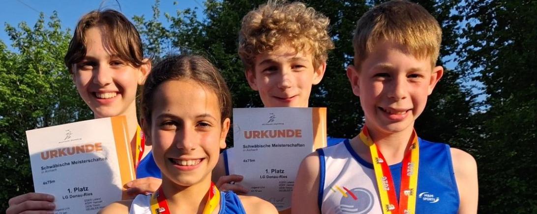 Die Schwäbischen Meister der U14 (v.l.n.r.) mit Wiebke Deubler, Hannah Köpf, Leland Eder, Timon Geib.