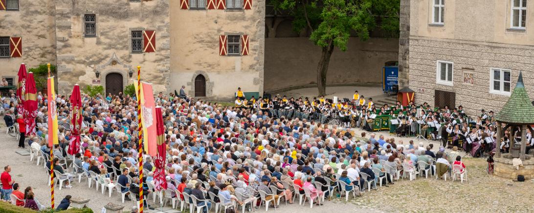 Harburger Serenade im Schlosshof der Harburg