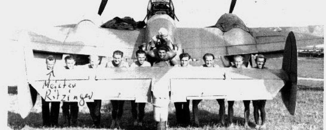 Mechaniker der Fa. Bachmann/v. Blumenthal bei Wartungsarbeiten