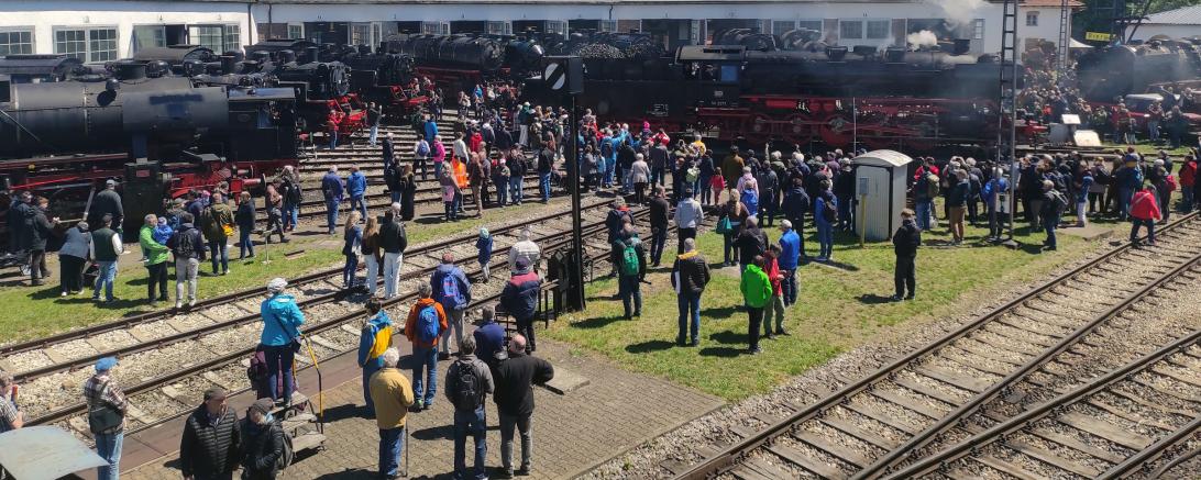 Große Lok-schau beim 5. Eisenbahnfest in Nördlingen.