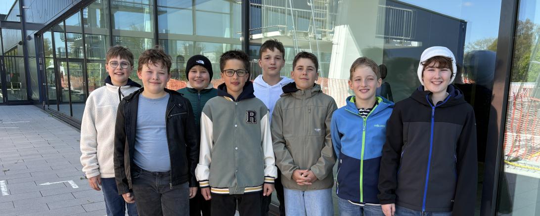 Die Schulmannschaft Schwimmen der Jungen des THG Nördlingen hat die Leistungen des Bezirksfinales im Landesfinale deutlich gesteigert.